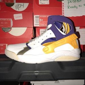 Nike Flight Huarache “Kobe Bryant PE” Size 4.5 GS